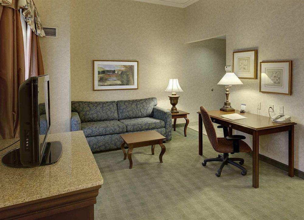 Hampton Inn & Suites Cleveland-Beachwood Værelse billede