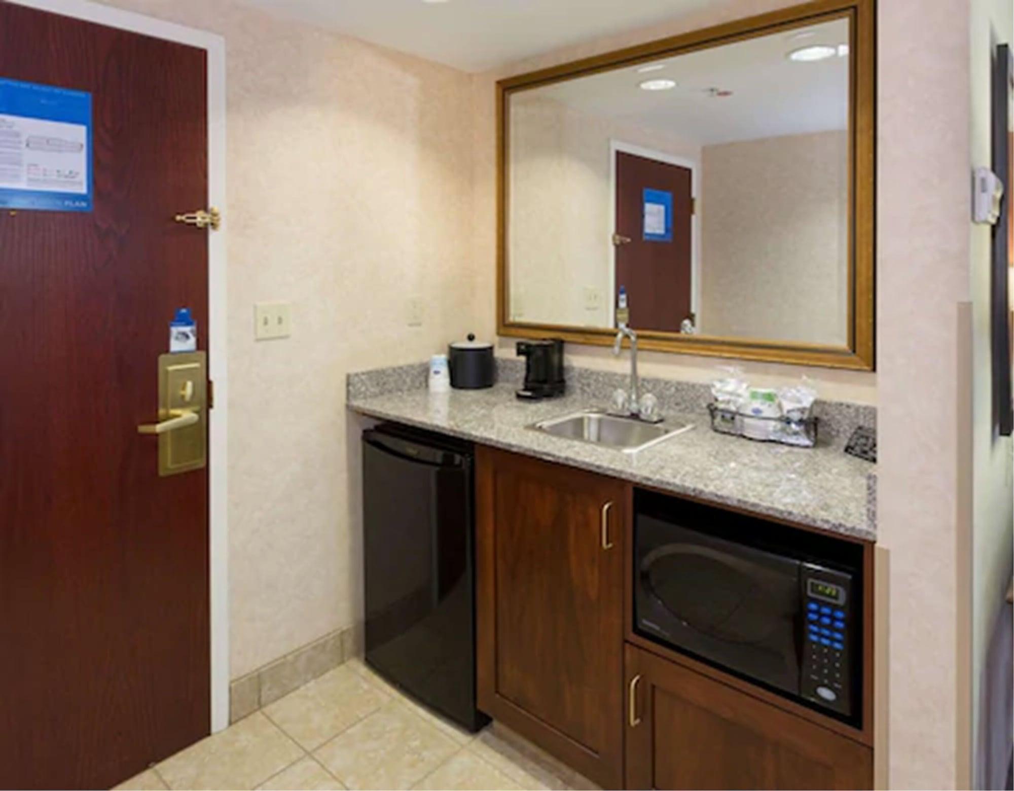 Hampton Inn & Suites Cleveland-Beachwood Eksteriør billede