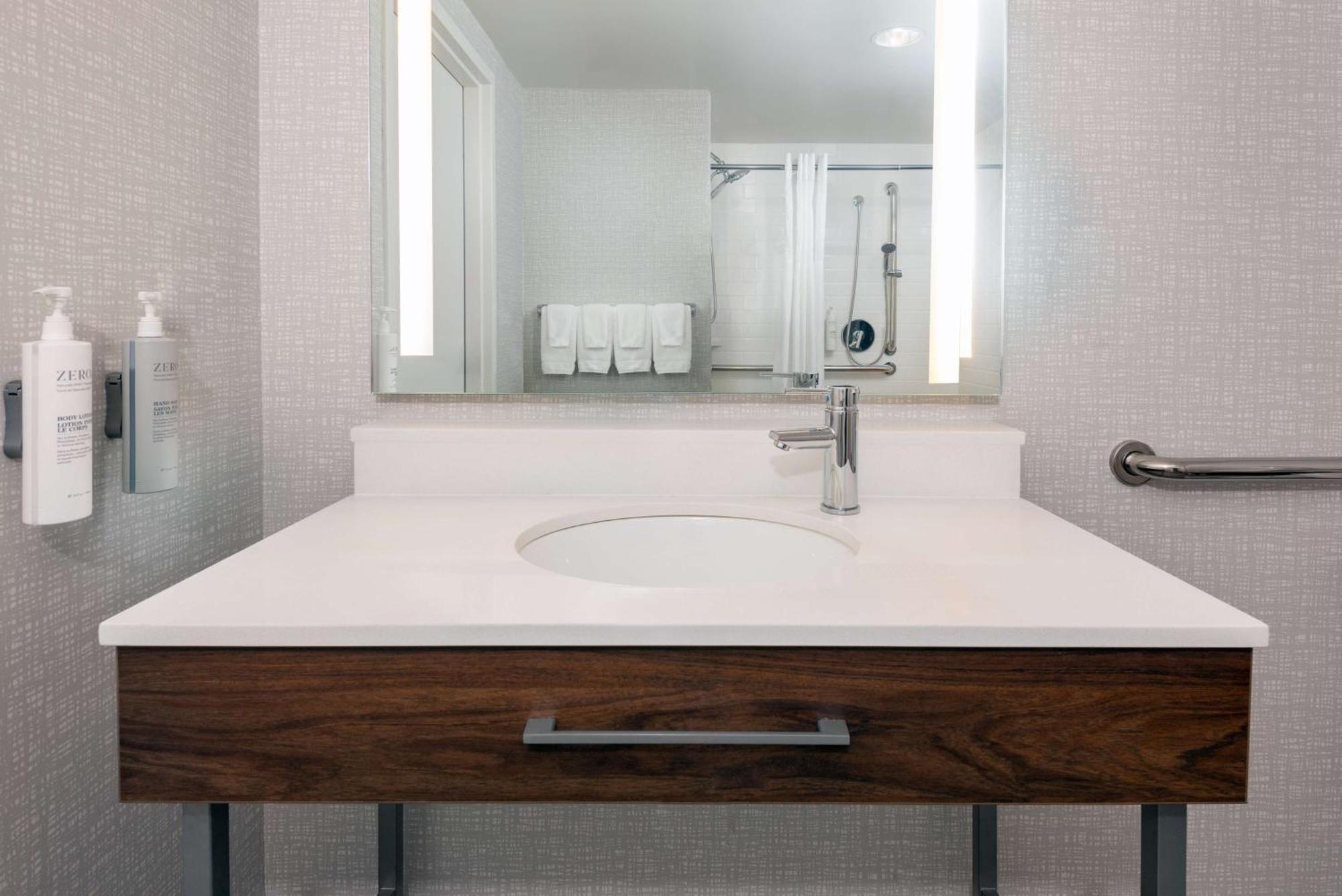 Hampton Inn & Suites Cleveland-Beachwood Eksteriør billede