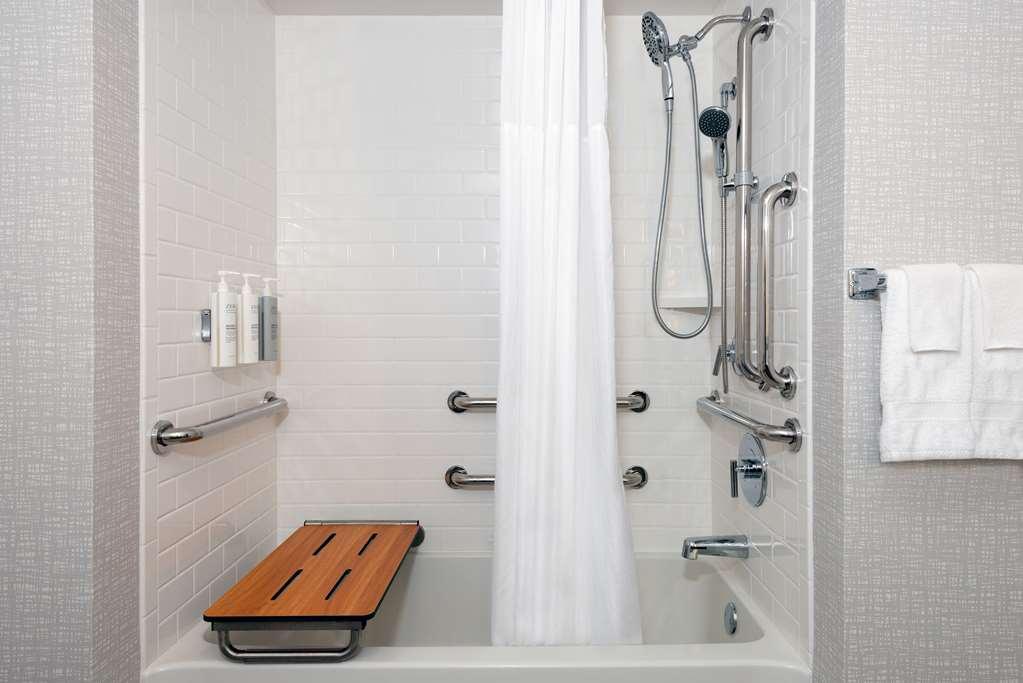 Hampton Inn & Suites Cleveland-Beachwood Værelse billede