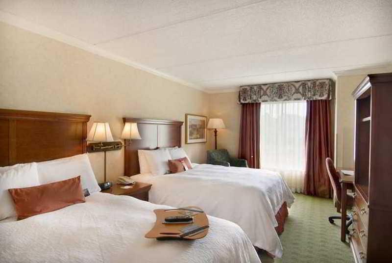 Hampton Inn & Suites Cleveland-Beachwood Værelse billede